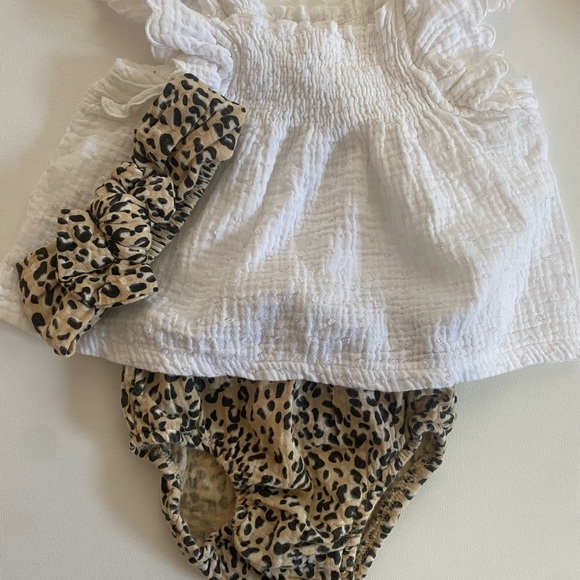 Rachel Zoe Other - Rachel Zoe White and Leopard Print Diaper Cover Set